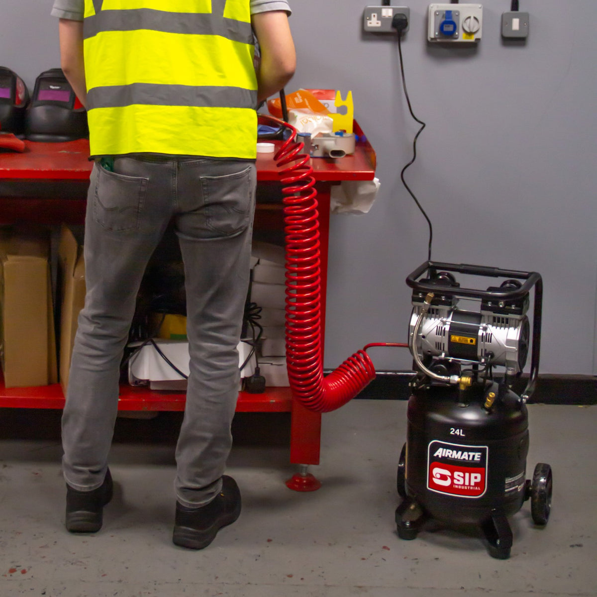 SIP AIRMATE® 24L 2hp Low Noise Vertical Compressor - 05482